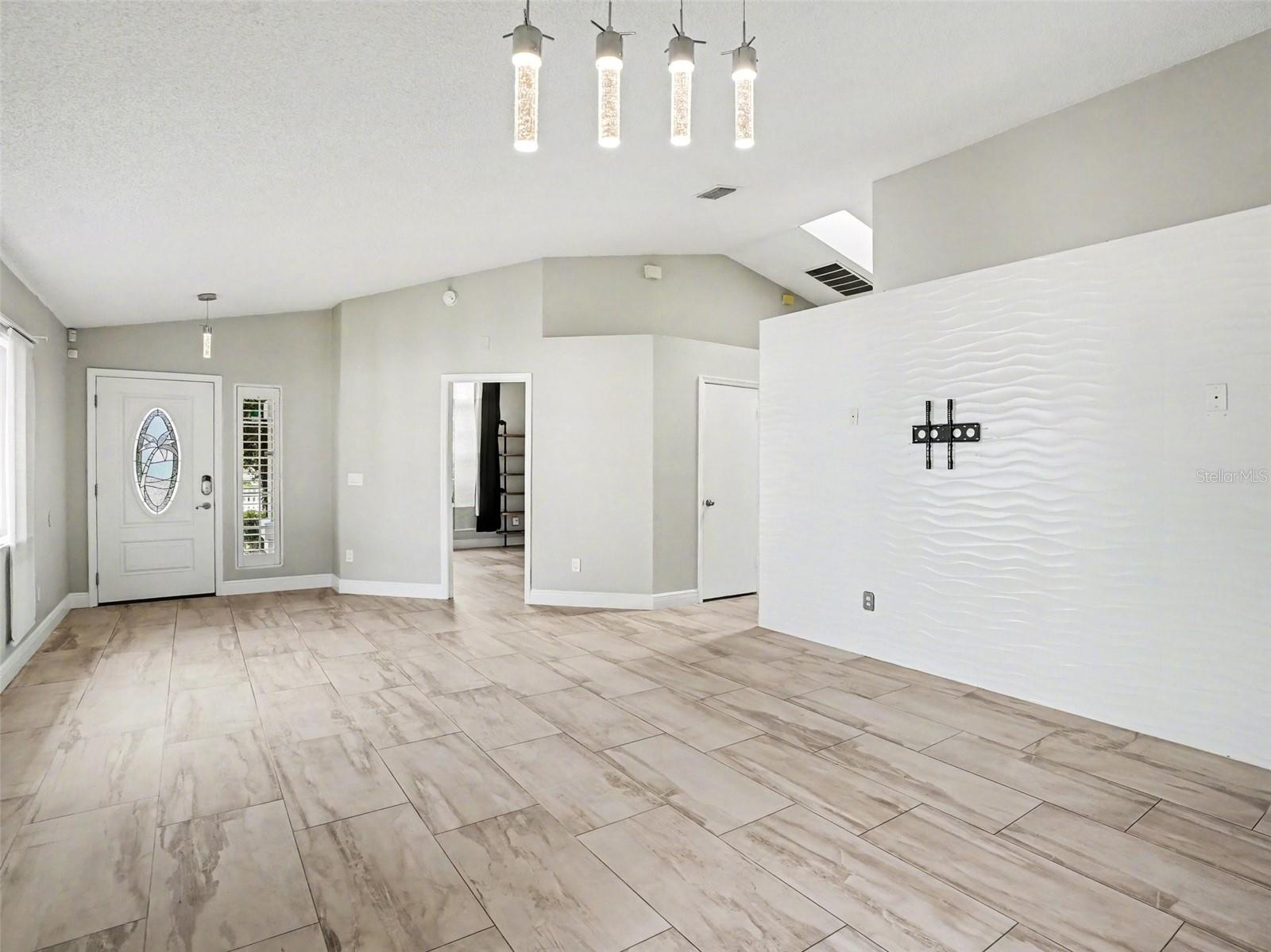 Image 6 of 31 For 14564 Huntingfield Drive