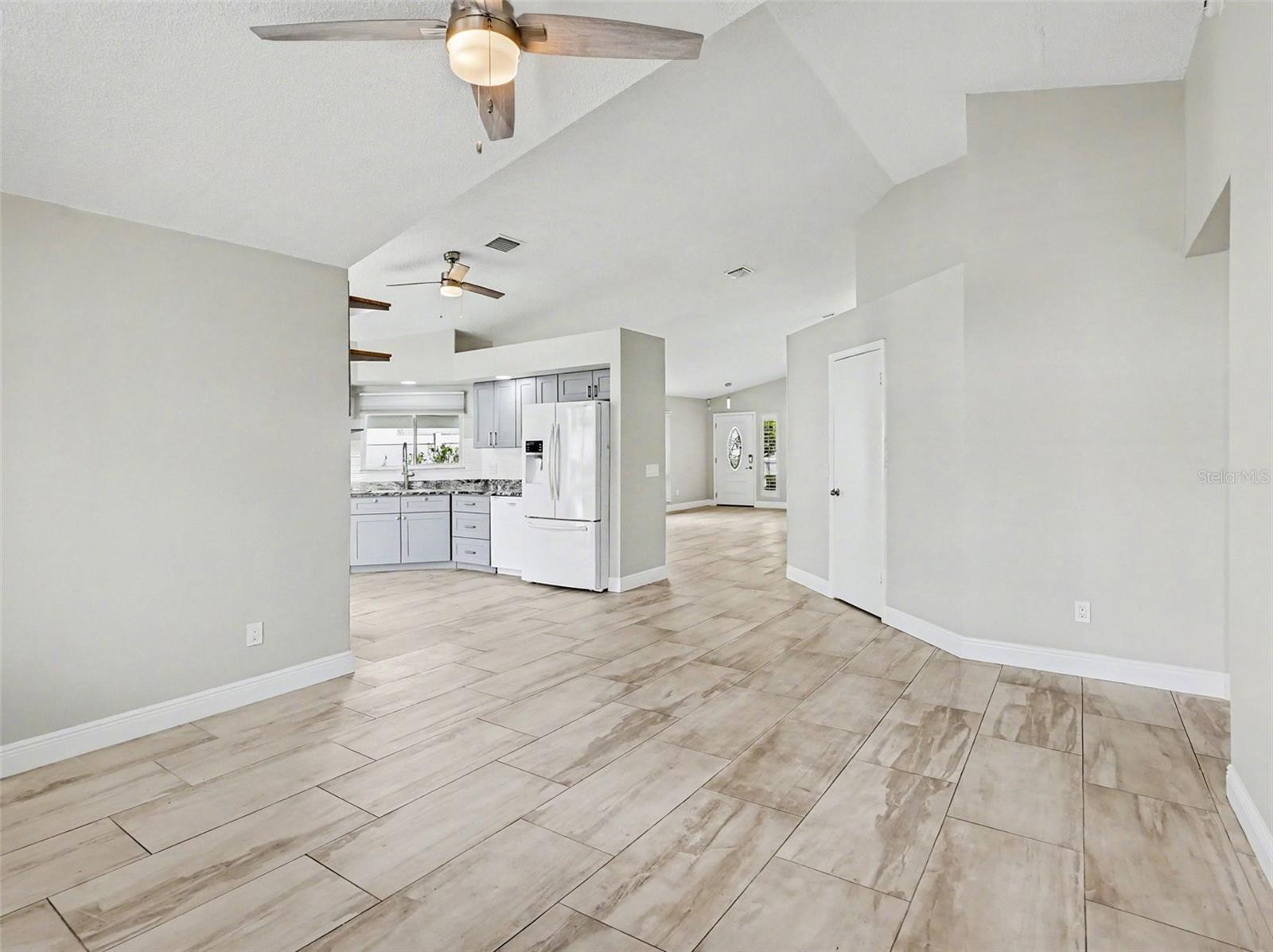 Image 8 of 31 For 14564 Huntingfield Drive