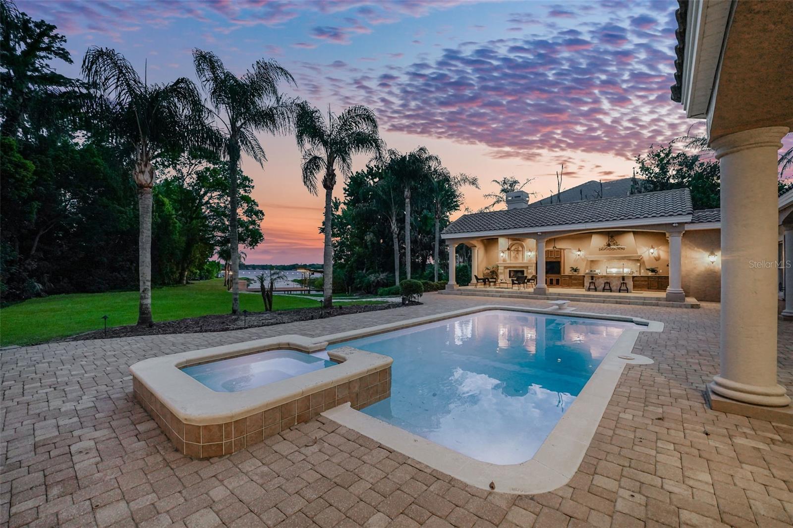 Listing photo id 8 for 880 Brantley Drive