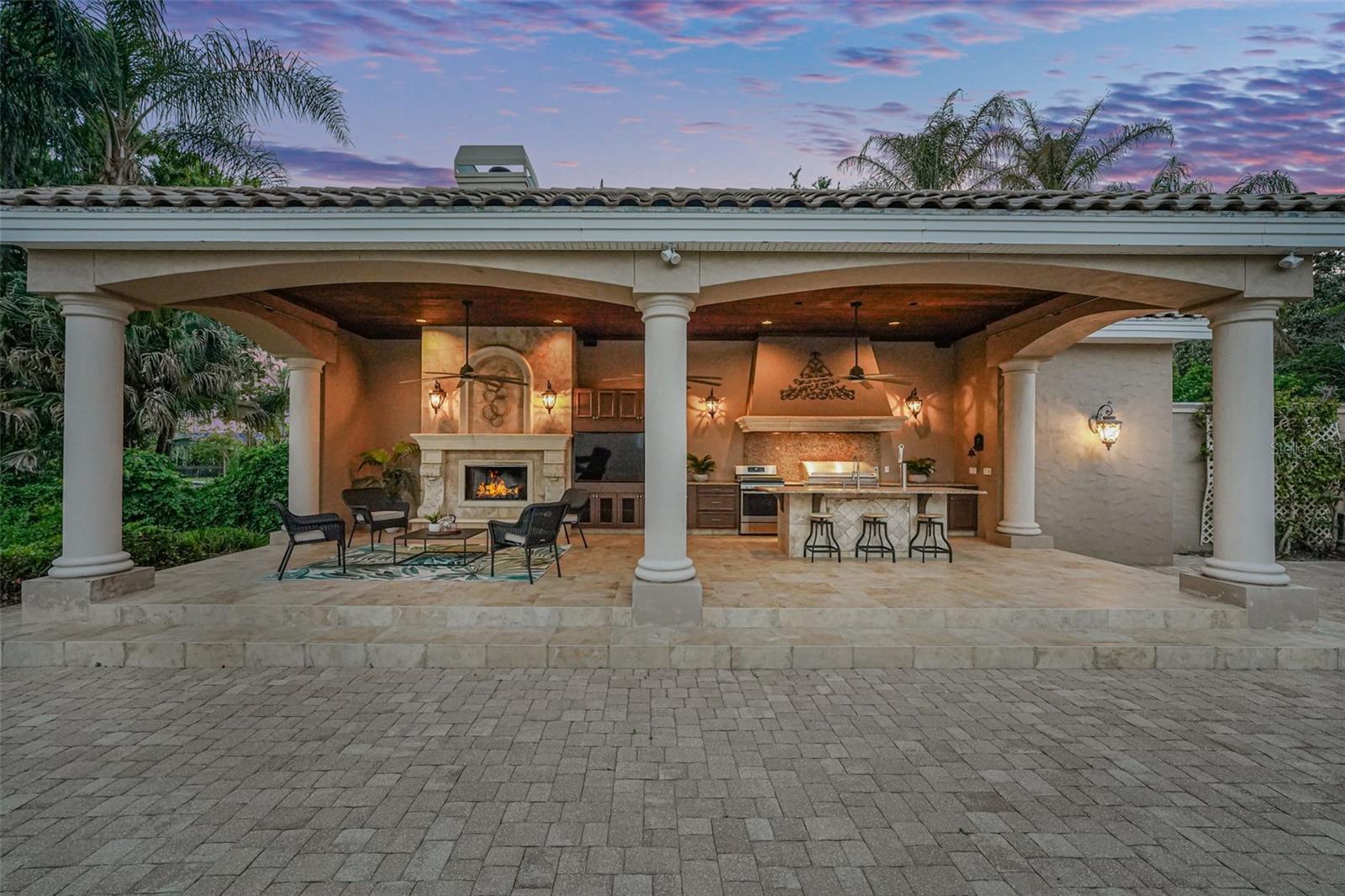 Listing photo id 9 for 880 Brantley Drive