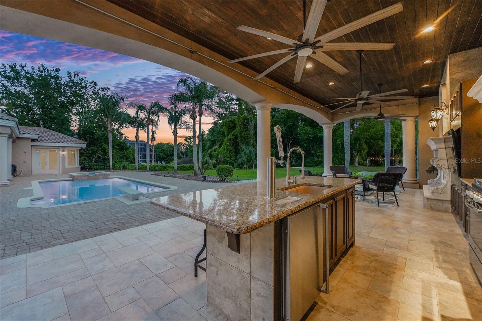 Listing photo id 10 for 880 Brantley Drive