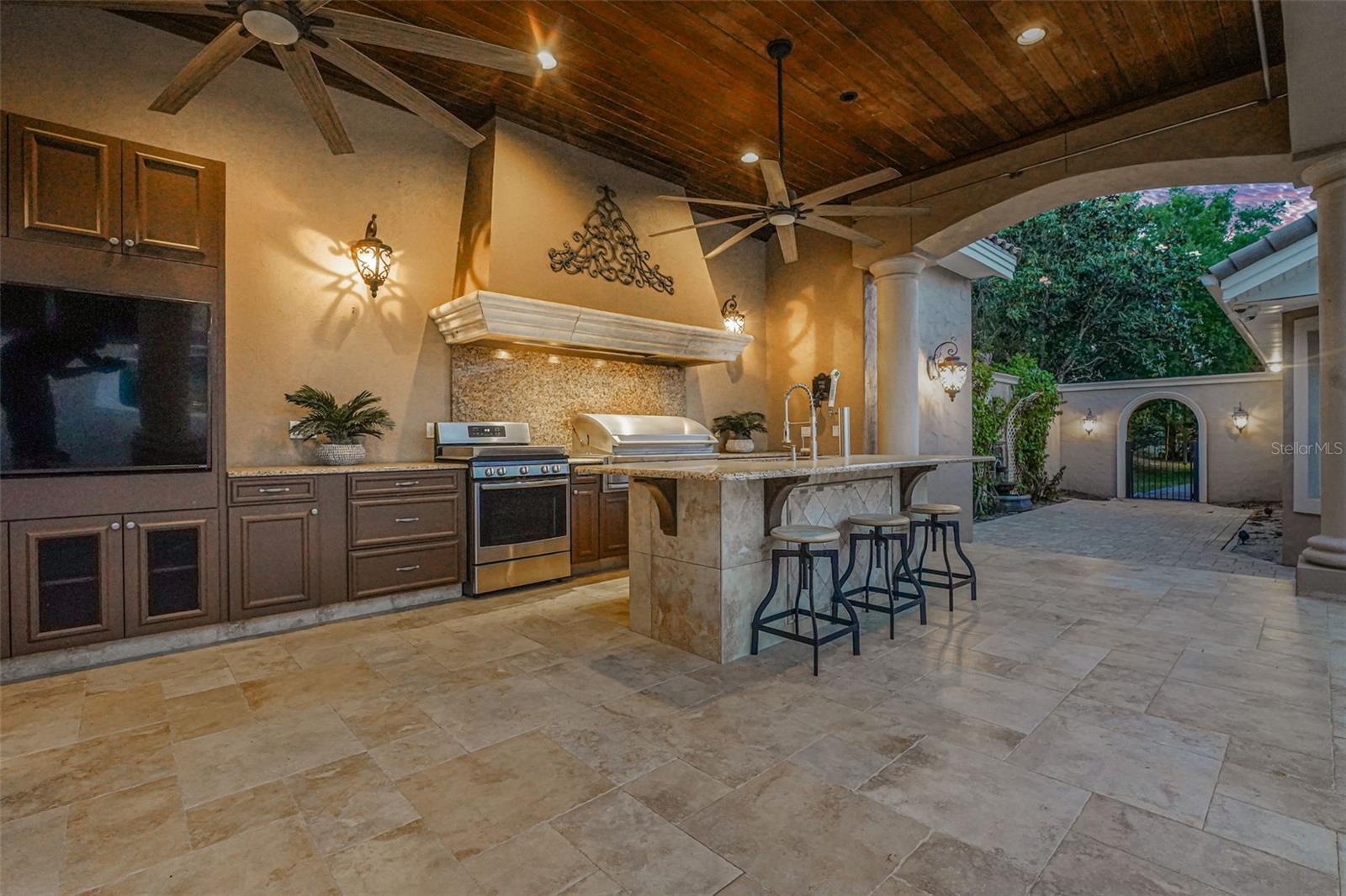 Listing photo id 11 for 880 Brantley Drive