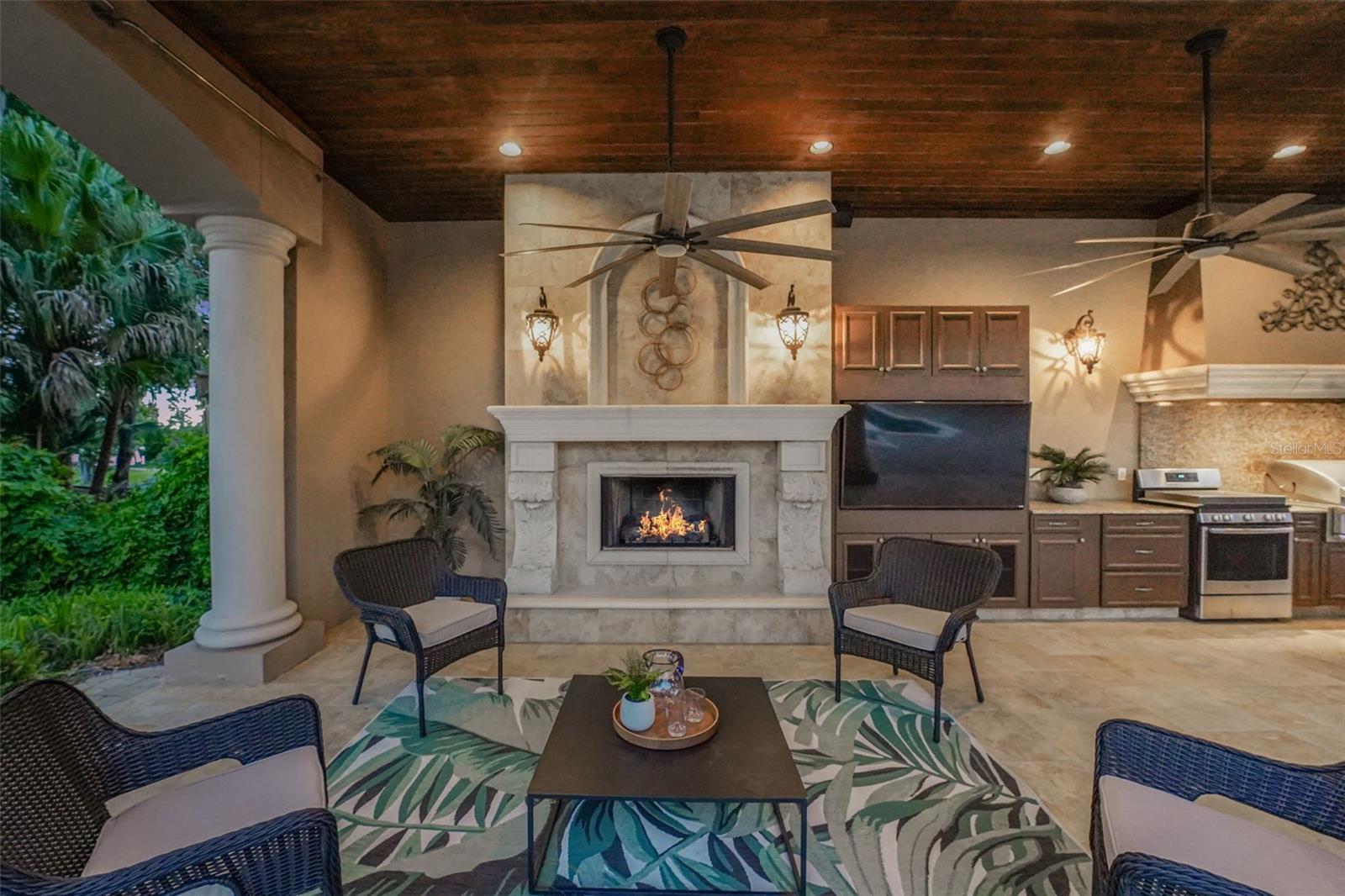 Listing photo id 12 for 880 Brantley Drive