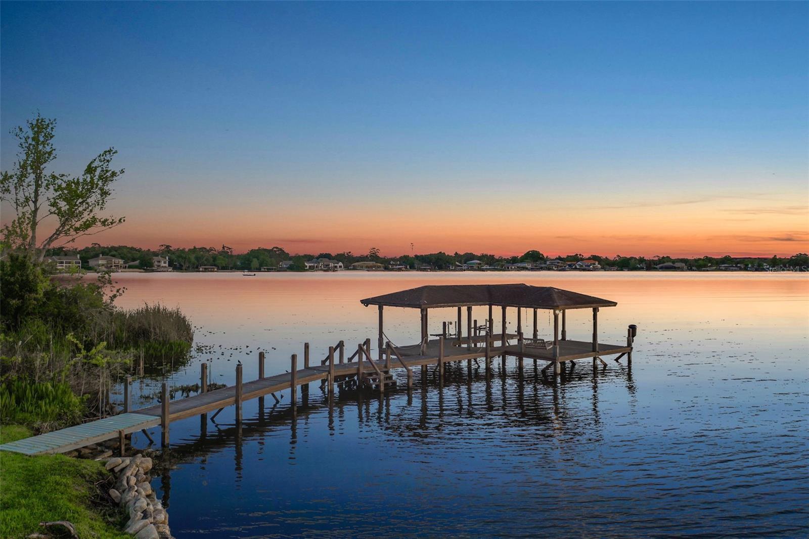 Listing photo id 1 for 880 Brantley Drive