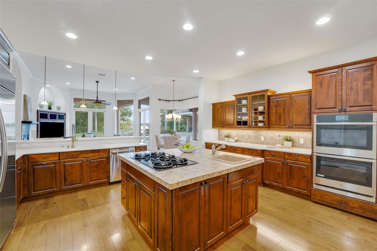 Listing photo id 32 for 880 Brantley Drive