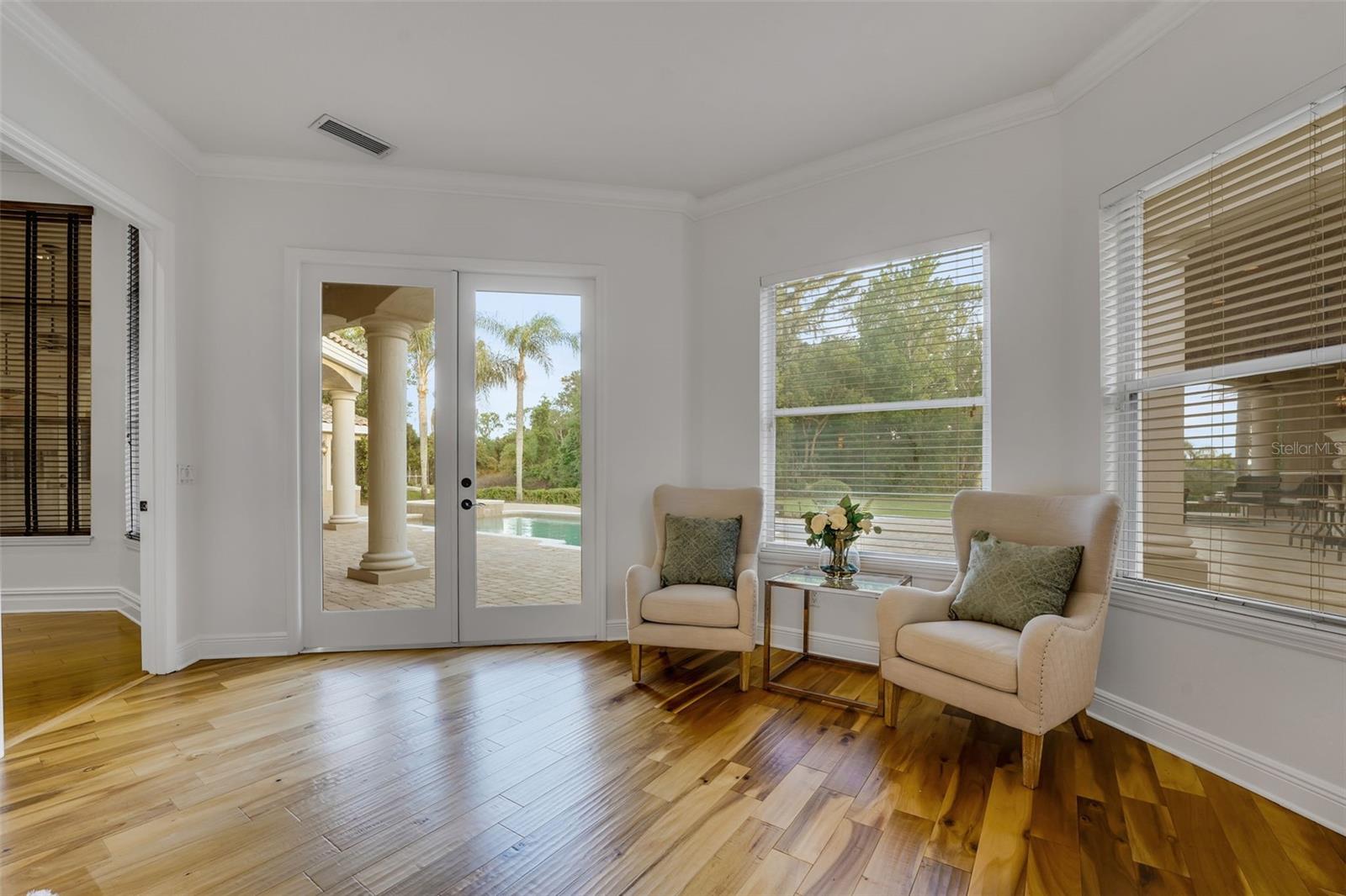 Listing photo id 44 for 880 Brantley Drive