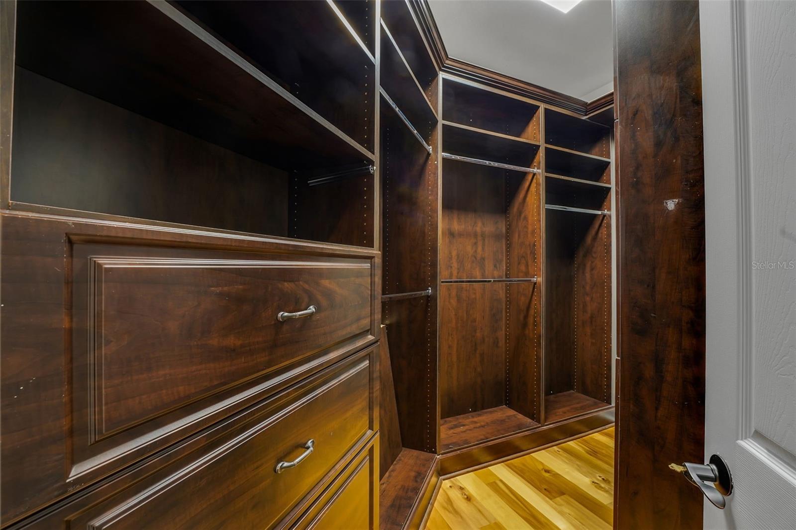 Listing photo id 46 for 880 Brantley Drive