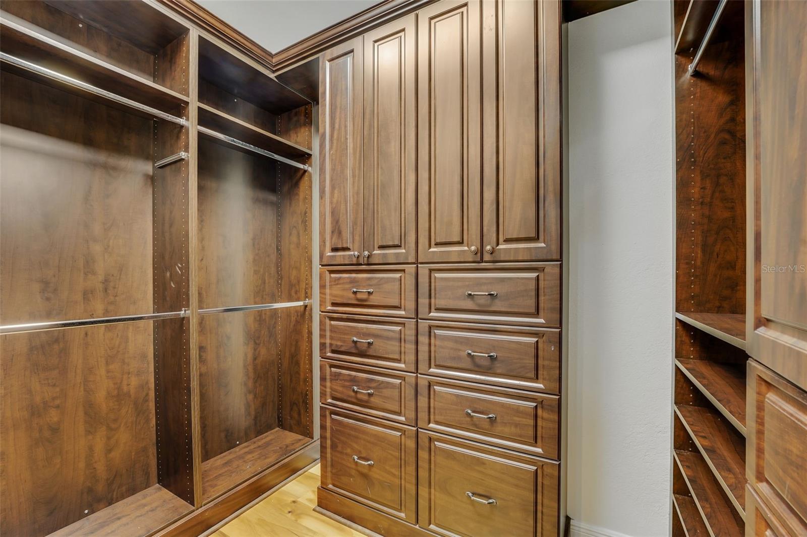 Listing photo id 47 for 880 Brantley Drive