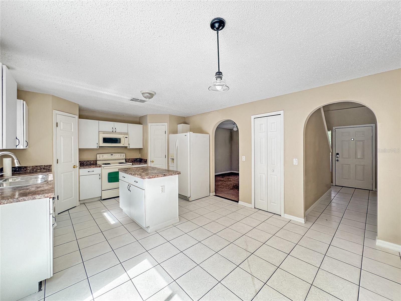 Image 11 of 25 For 118 Oak View Place
