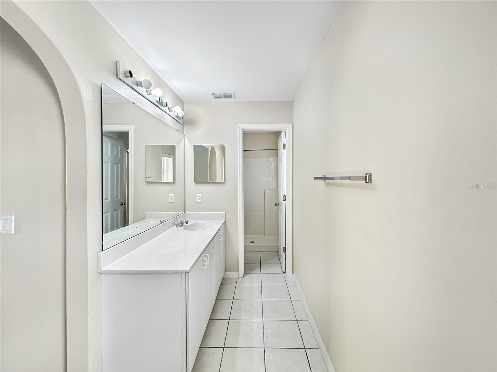 Image 12 of 25 For 118 Oak View Place