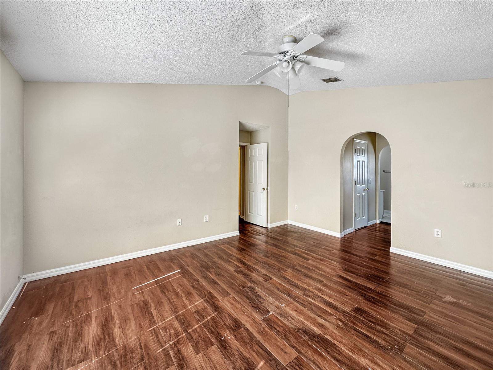 Image 14 of 25 For 118 Oak View Place