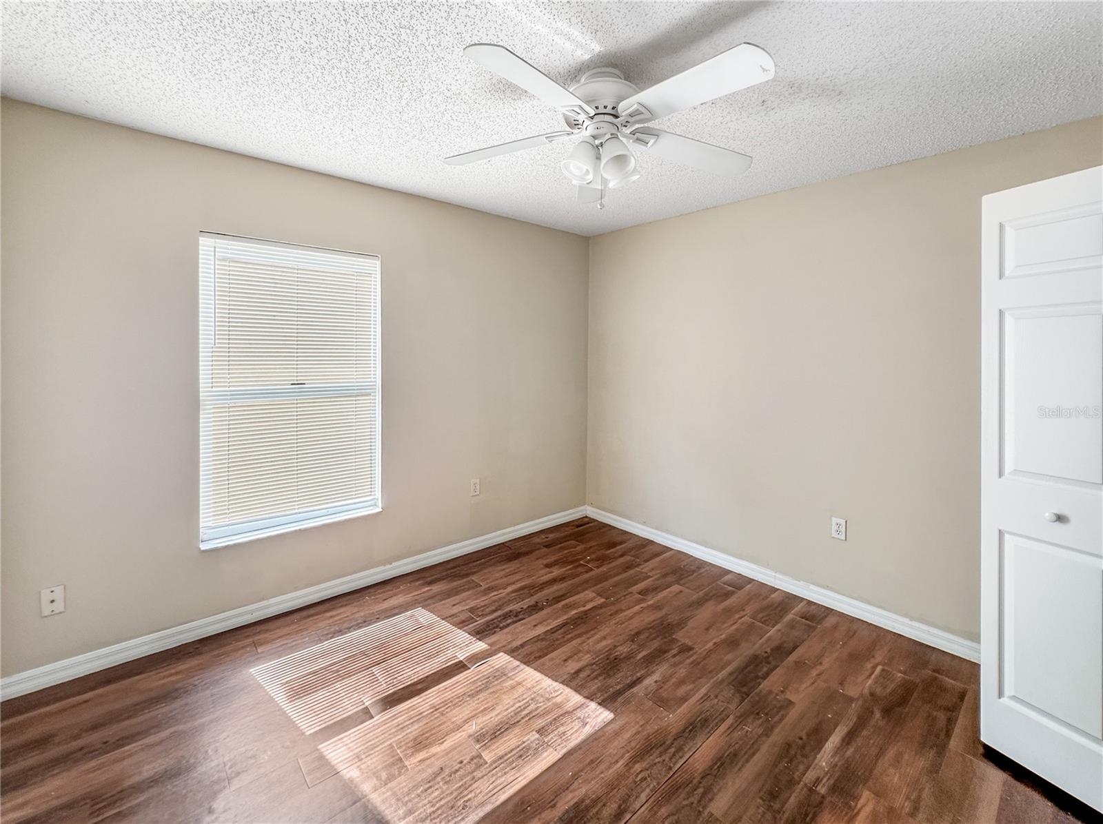 Image 15 of 25 For 118 Oak View Place