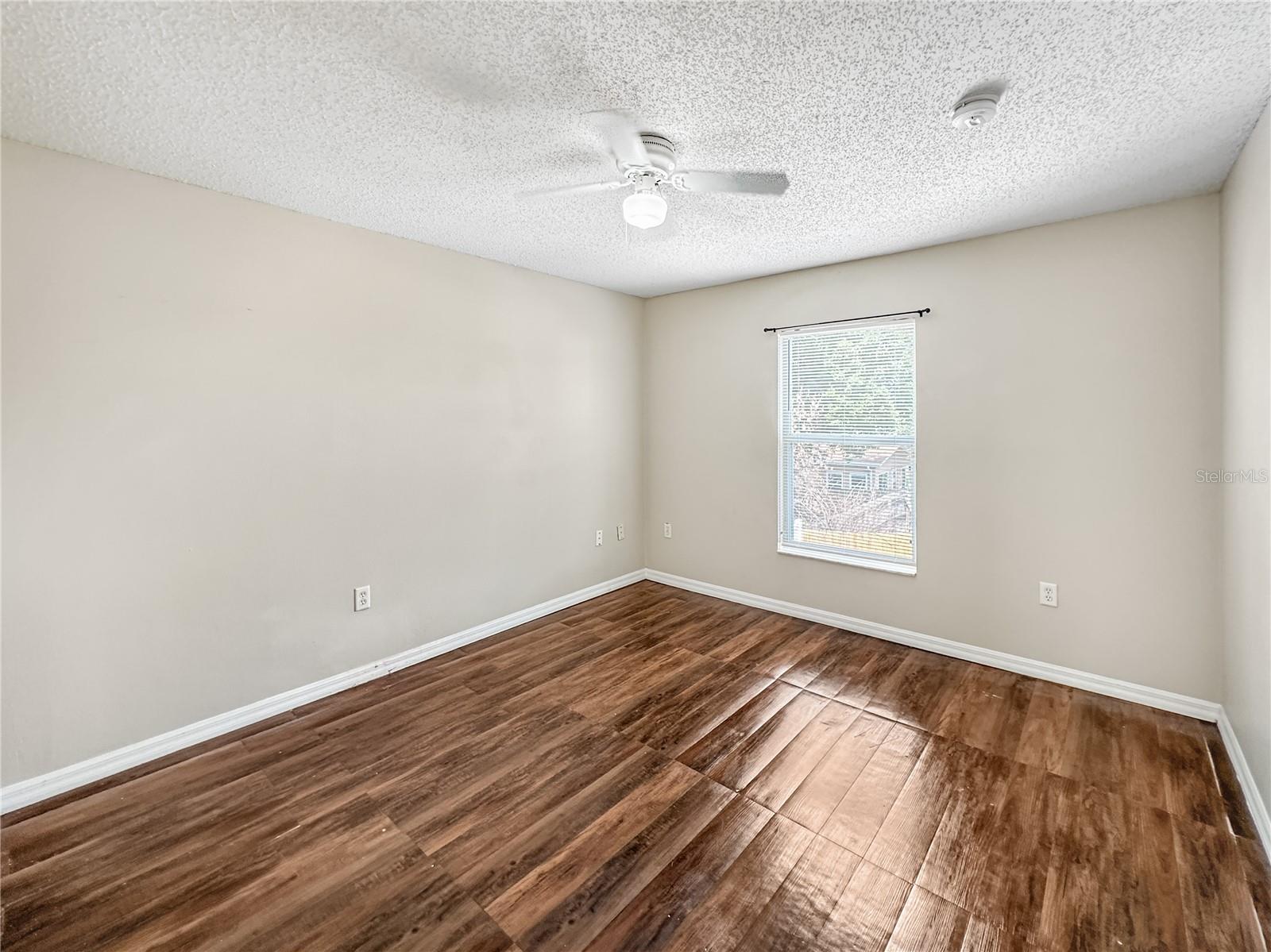Image 16 of 25 For 118 Oak View Place