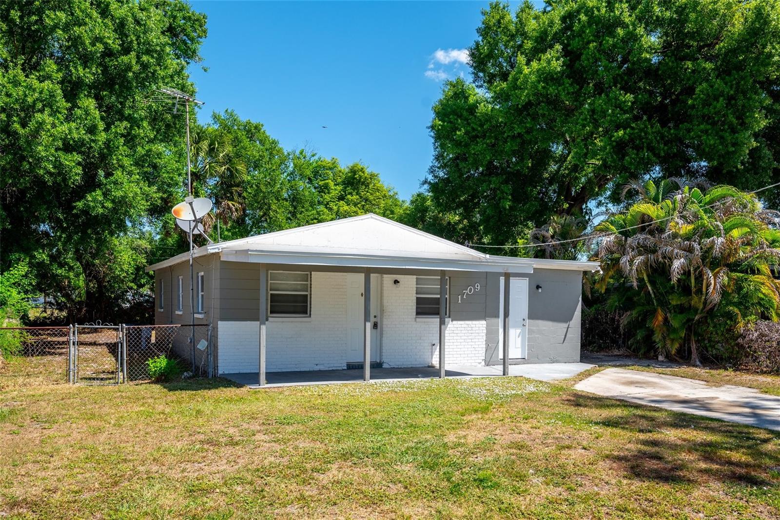 Image 2 of 20 For 1709 Comanche Avenue