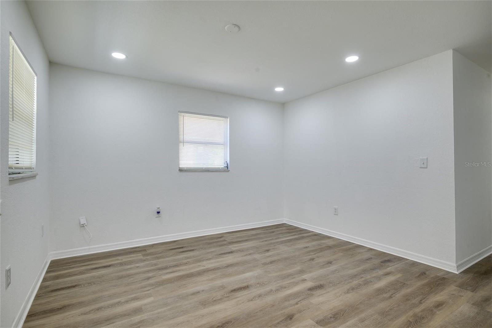 Image 3 of 20 For 1709 Comanche Avenue