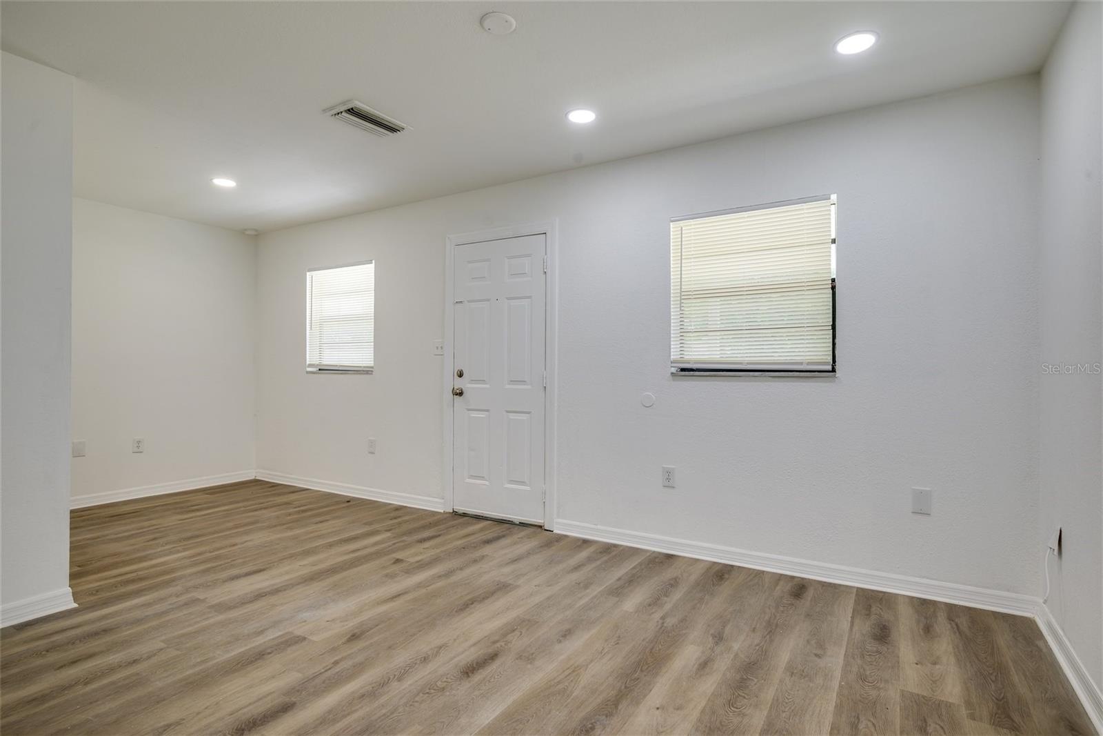 Image 5 of 20 For 1709 Comanche Avenue
