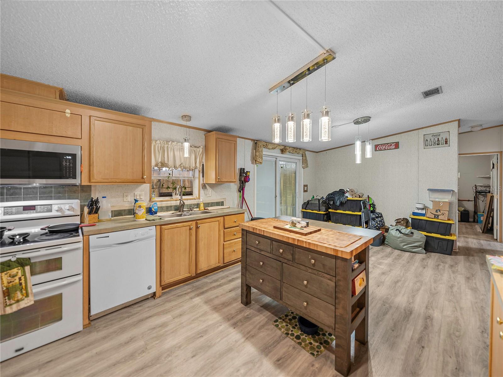 Image 40 of 100 For 11404 Lithia Pinecrest Road