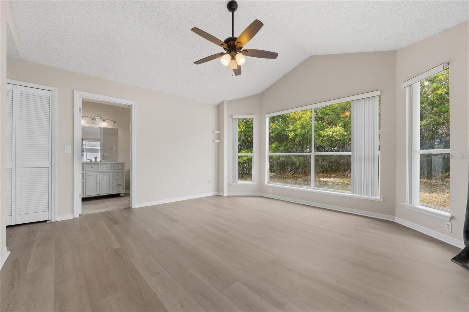 Image 18 of 31 For 854 Blackgum Court