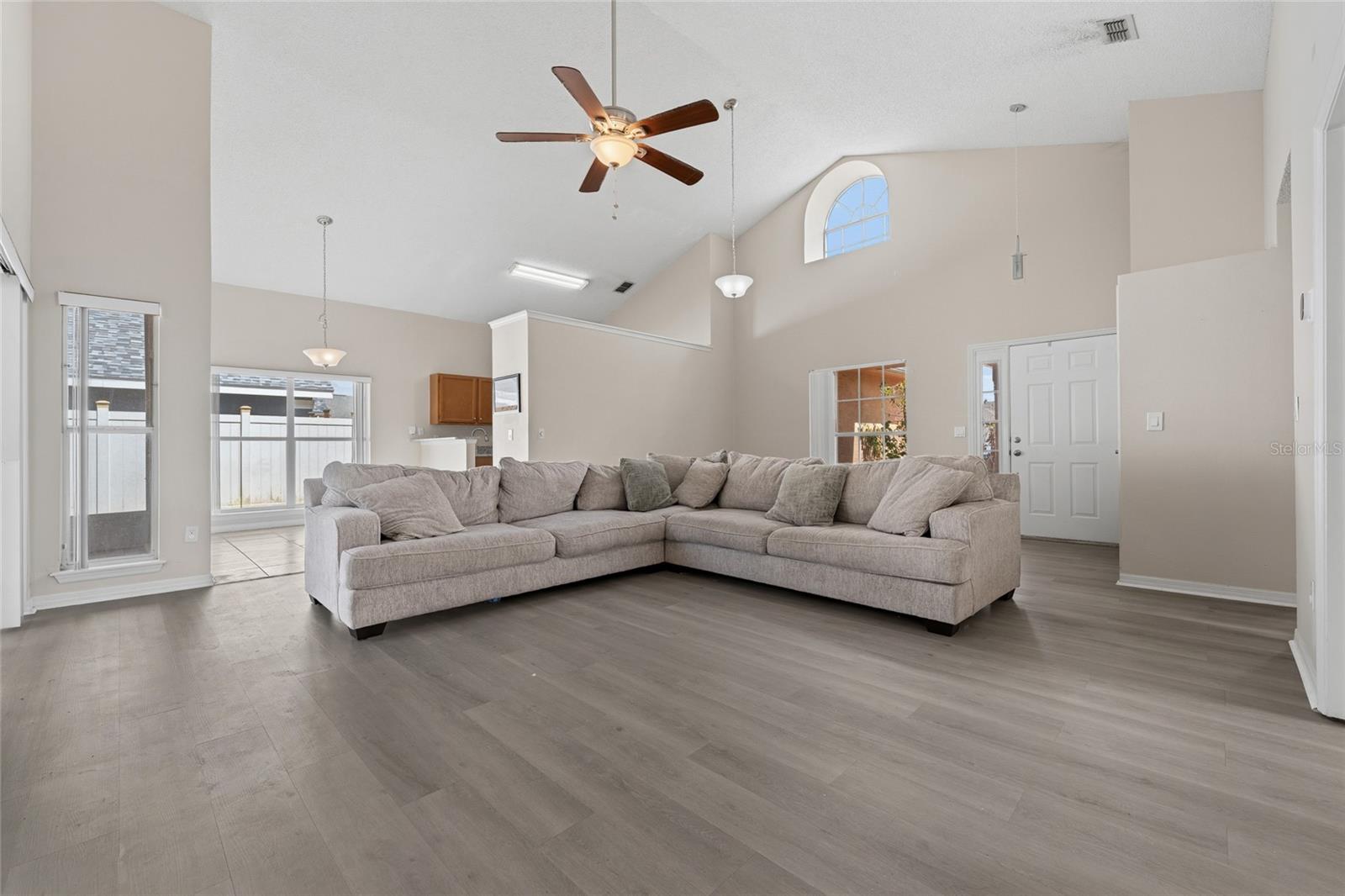 Image 4 of 31 For 854 Blackgum Court