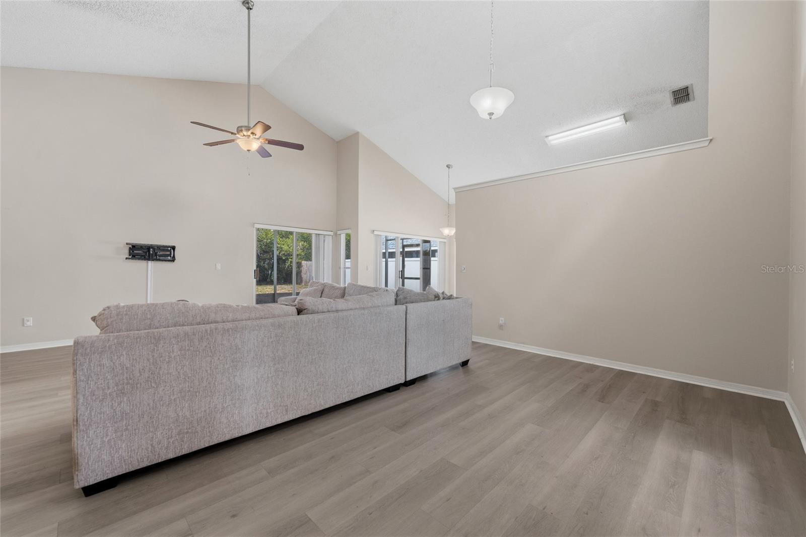Image 6 of 31 For 854 Blackgum Court