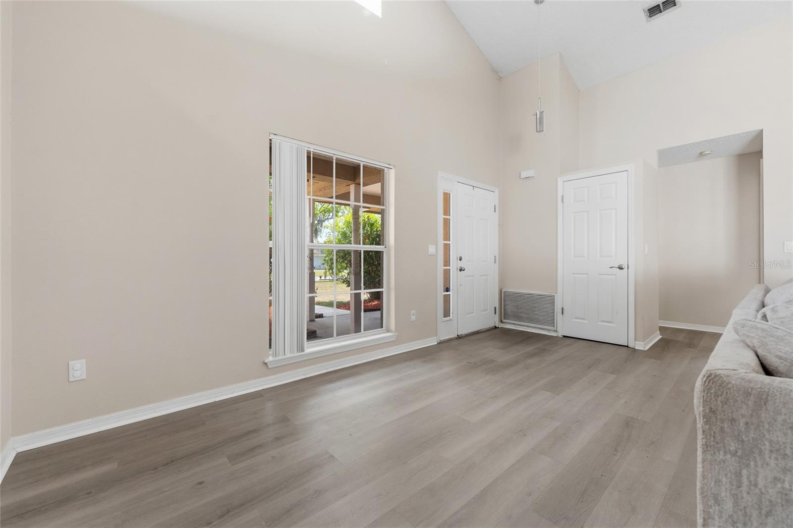 Image 7 of 31 For 854 Blackgum Court