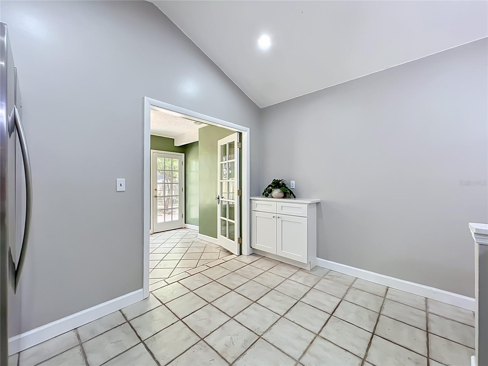 Image 14 of 43 For 2557 Riva Court