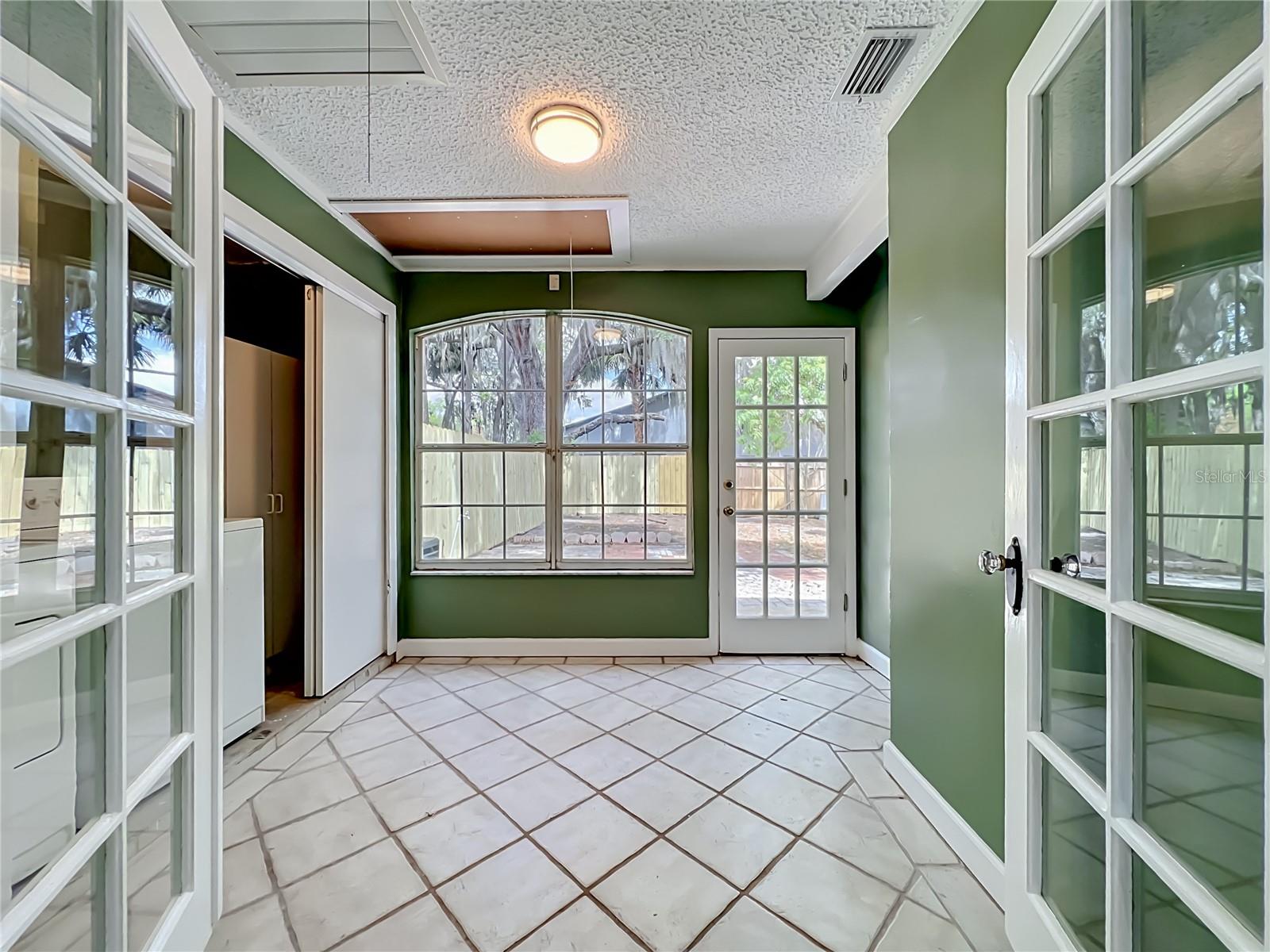 Image 15 of 43 For 2557 Riva Court