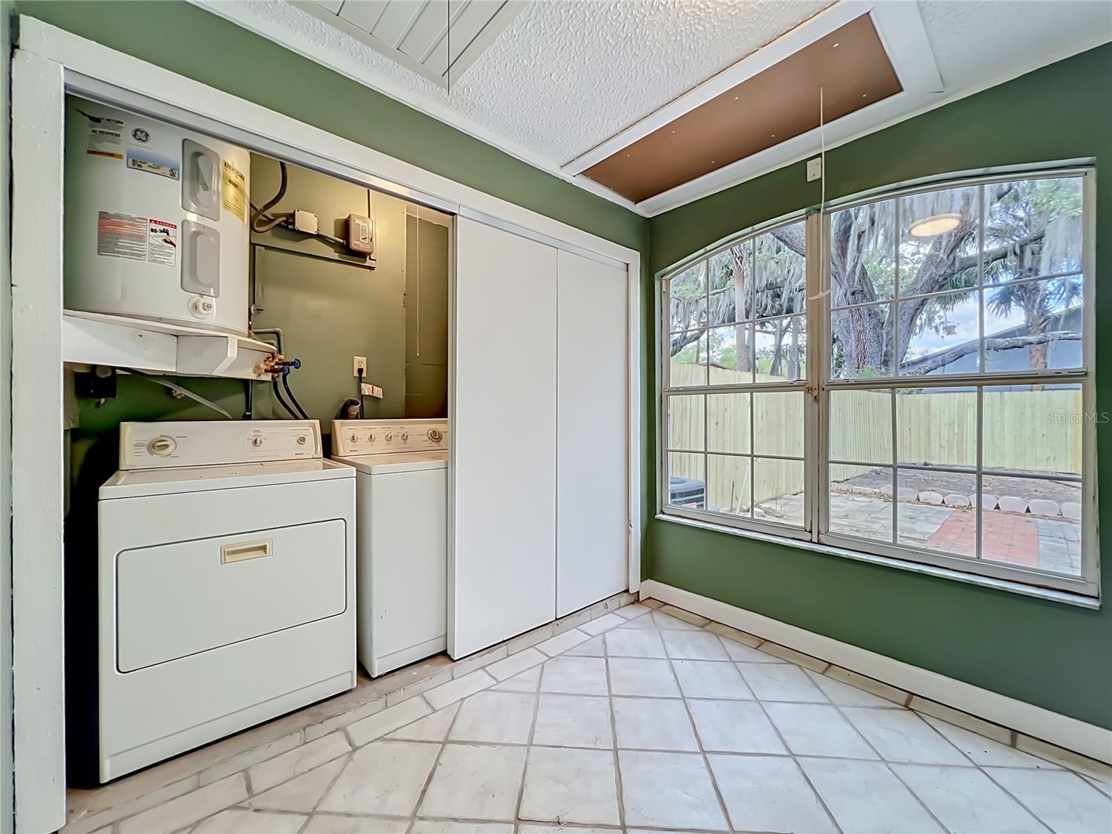 Image 16 of 43 For 2557 Riva Court