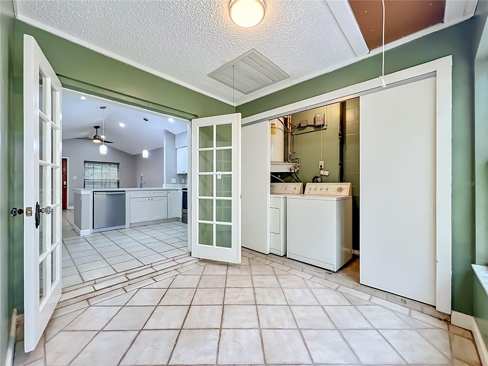 Image 18 of 43 For 2557 Riva Court
