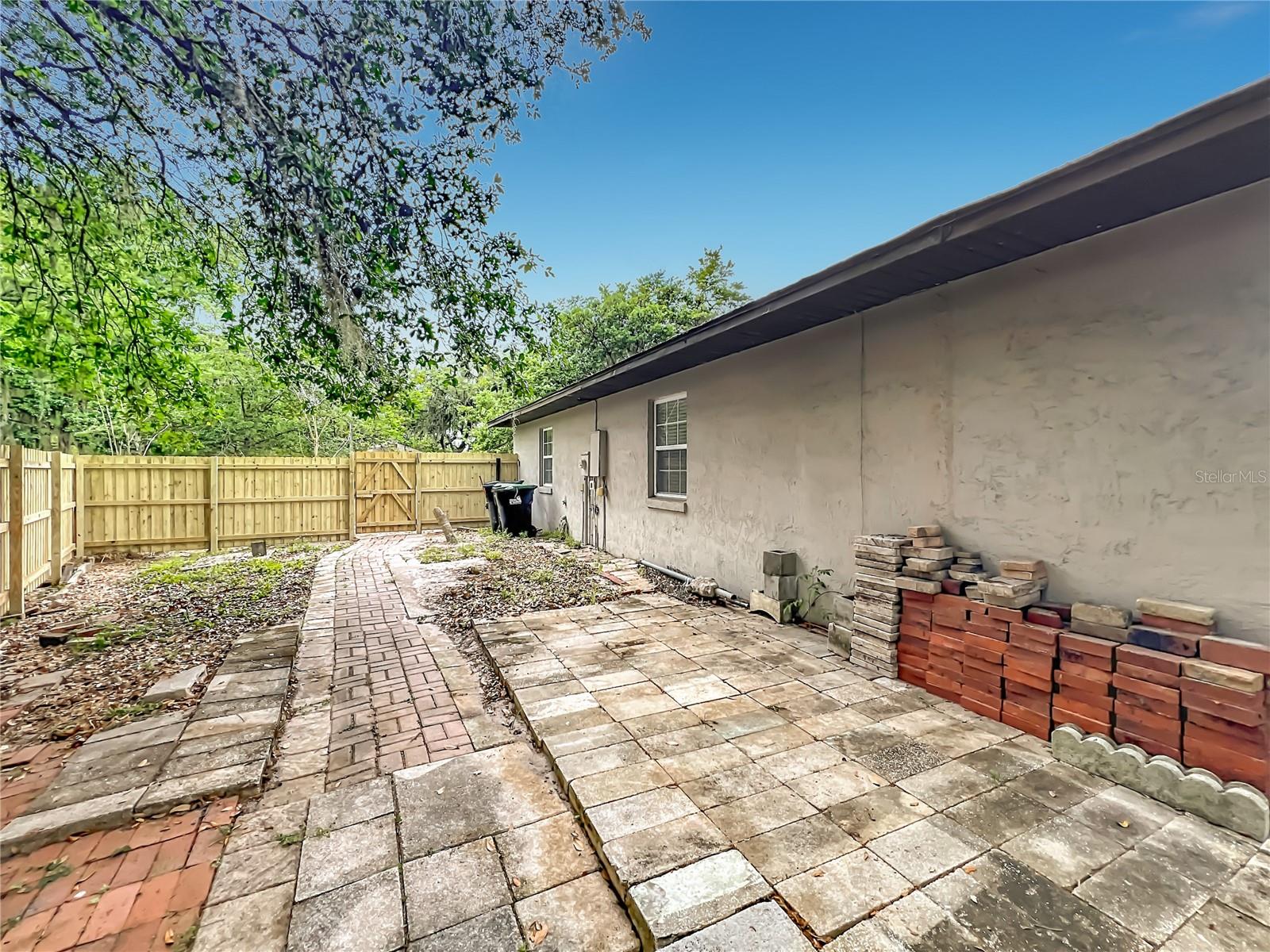 Image 32 of 43 For 2557 Riva Court