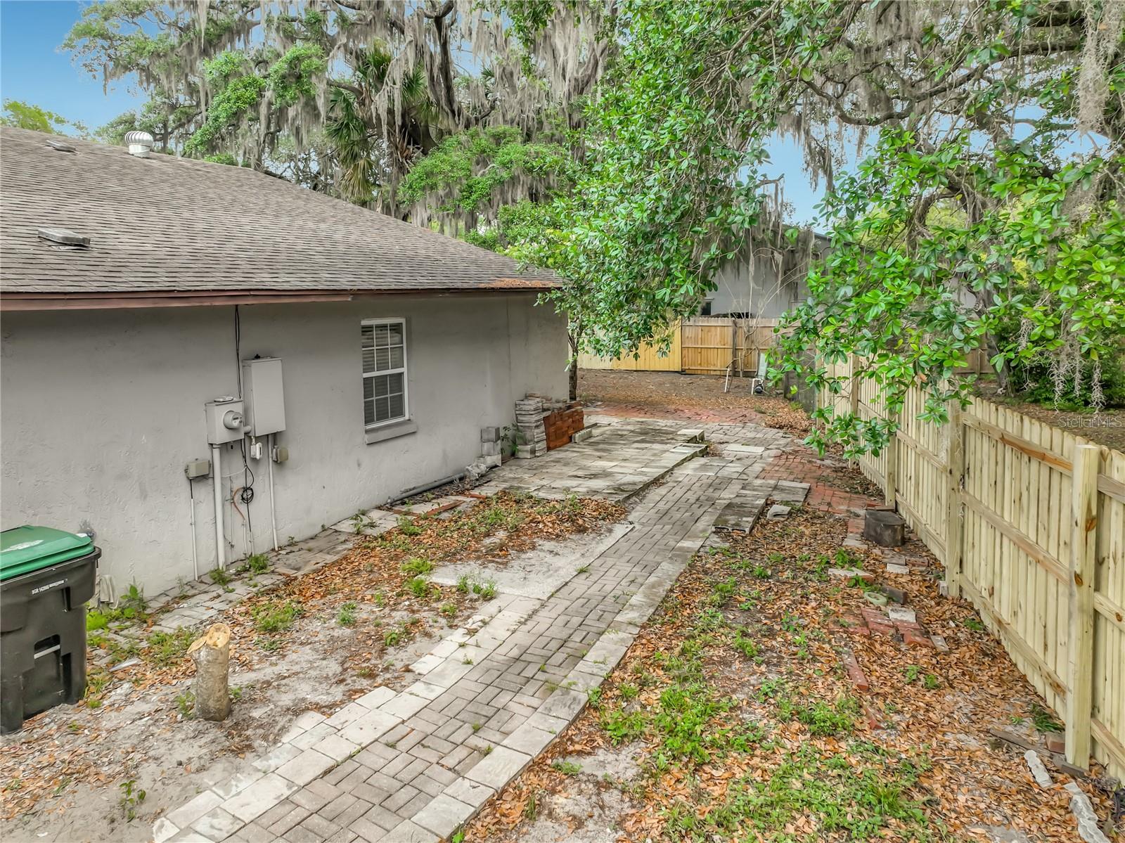Image 33 of 43 For 2557 Riva Court