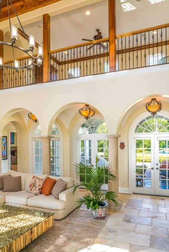 Image 14 of 45 For 713 Eastlawn Drive