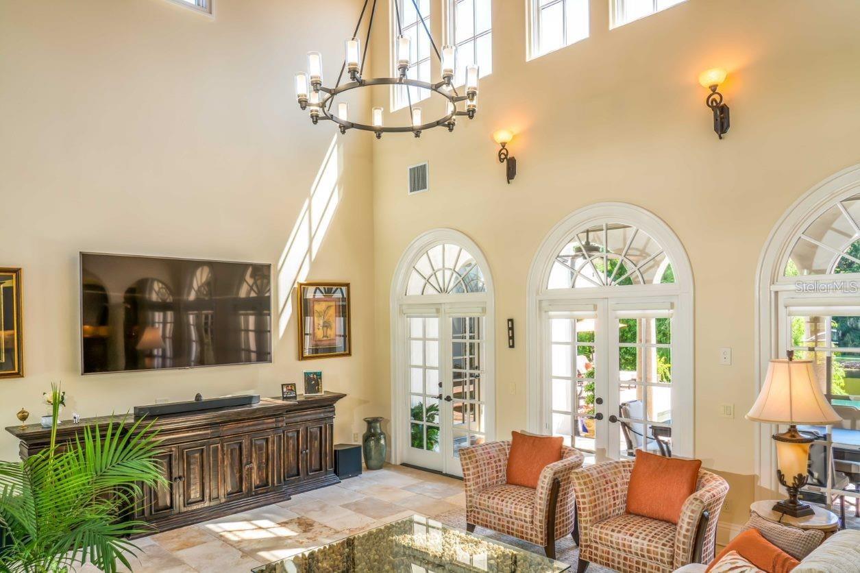 Image 16 of 45 For 713 Eastlawn Drive