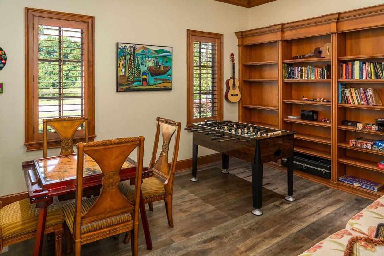 Image 23 of 45 For 713 Eastlawn Drive