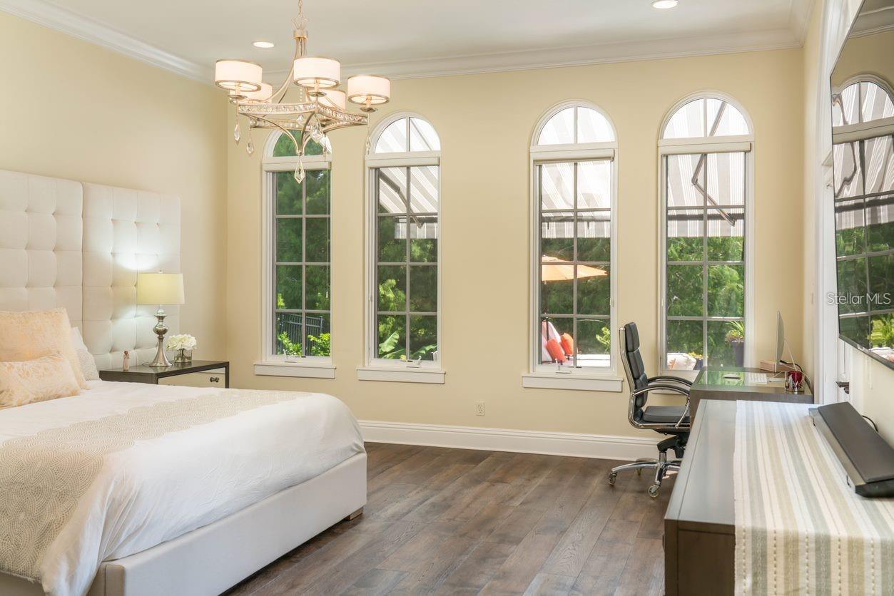 Image 25 of 45 For 713 Eastlawn Drive