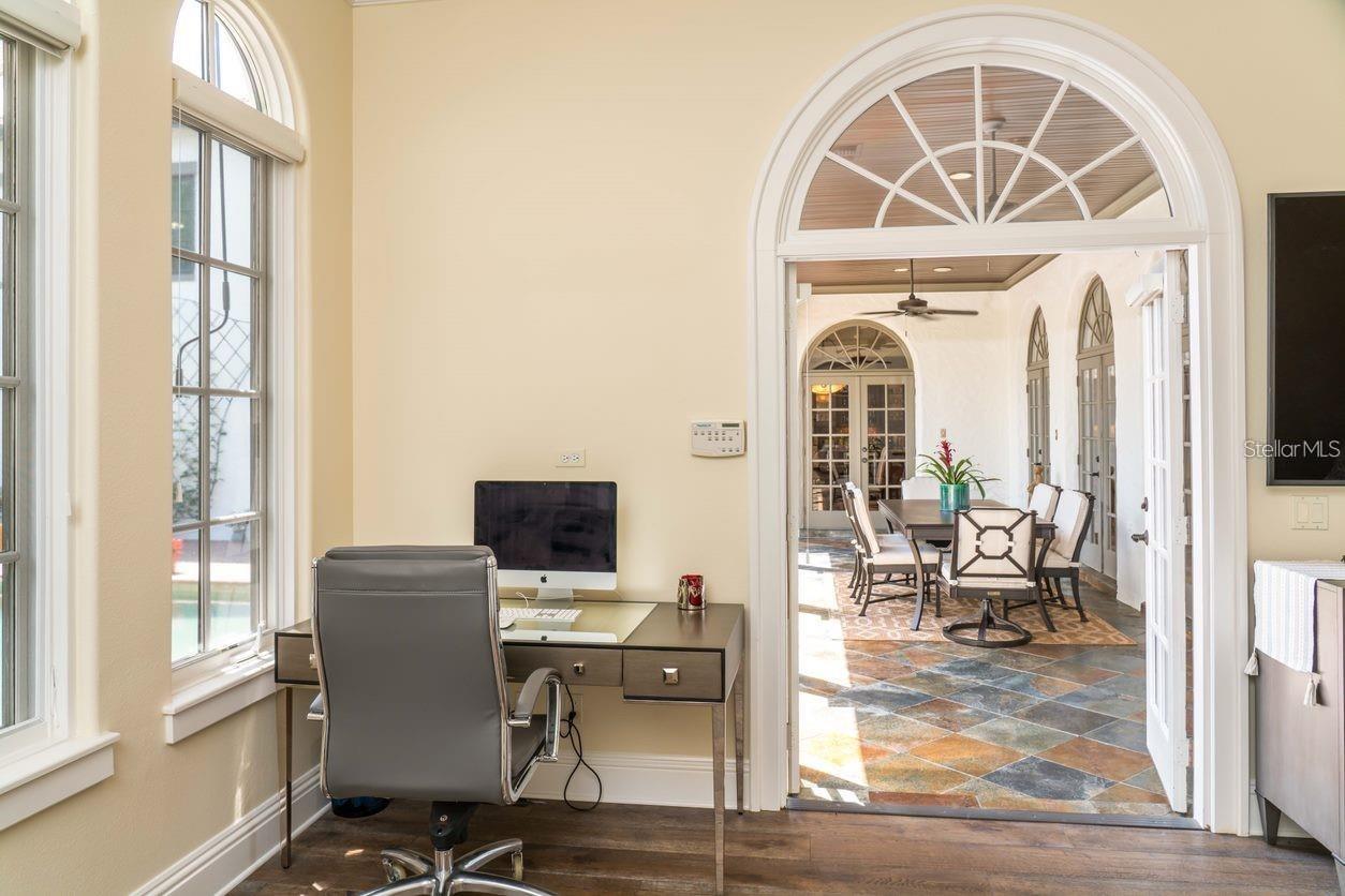 Image 27 of 45 For 713 Eastlawn Drive