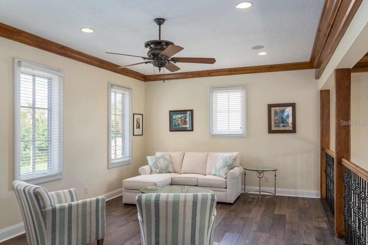 Image 38 of 45 For 713 Eastlawn Drive