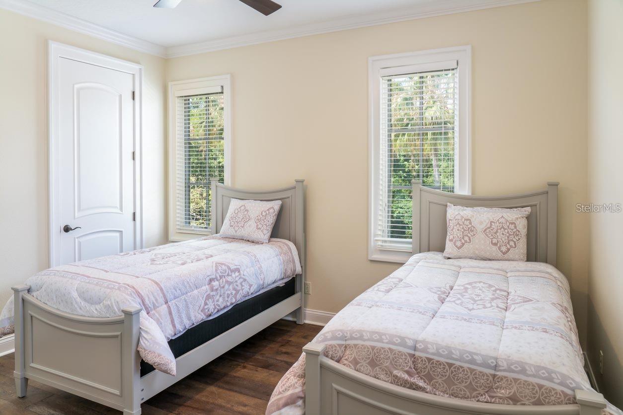 Image 40 of 45 For 713 Eastlawn Drive