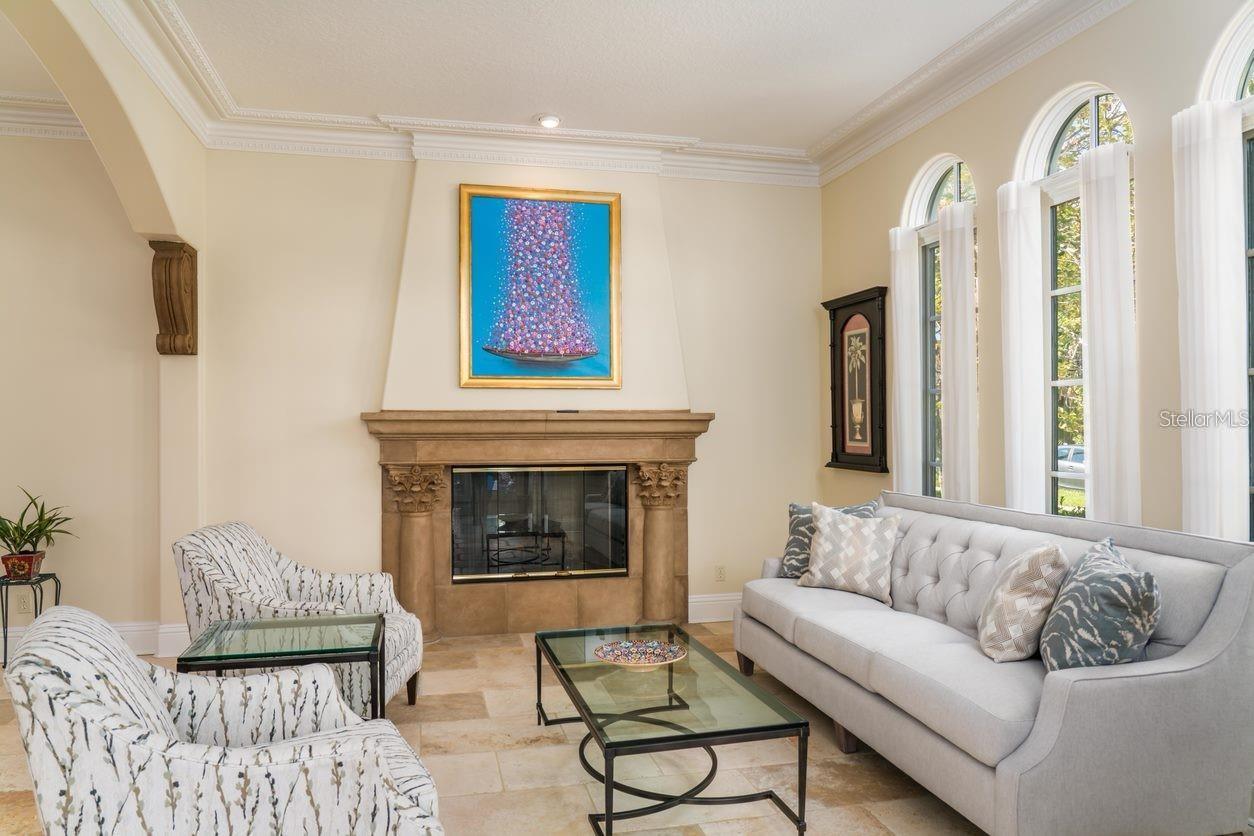 Image 8 of 45 For 713 Eastlawn Drive