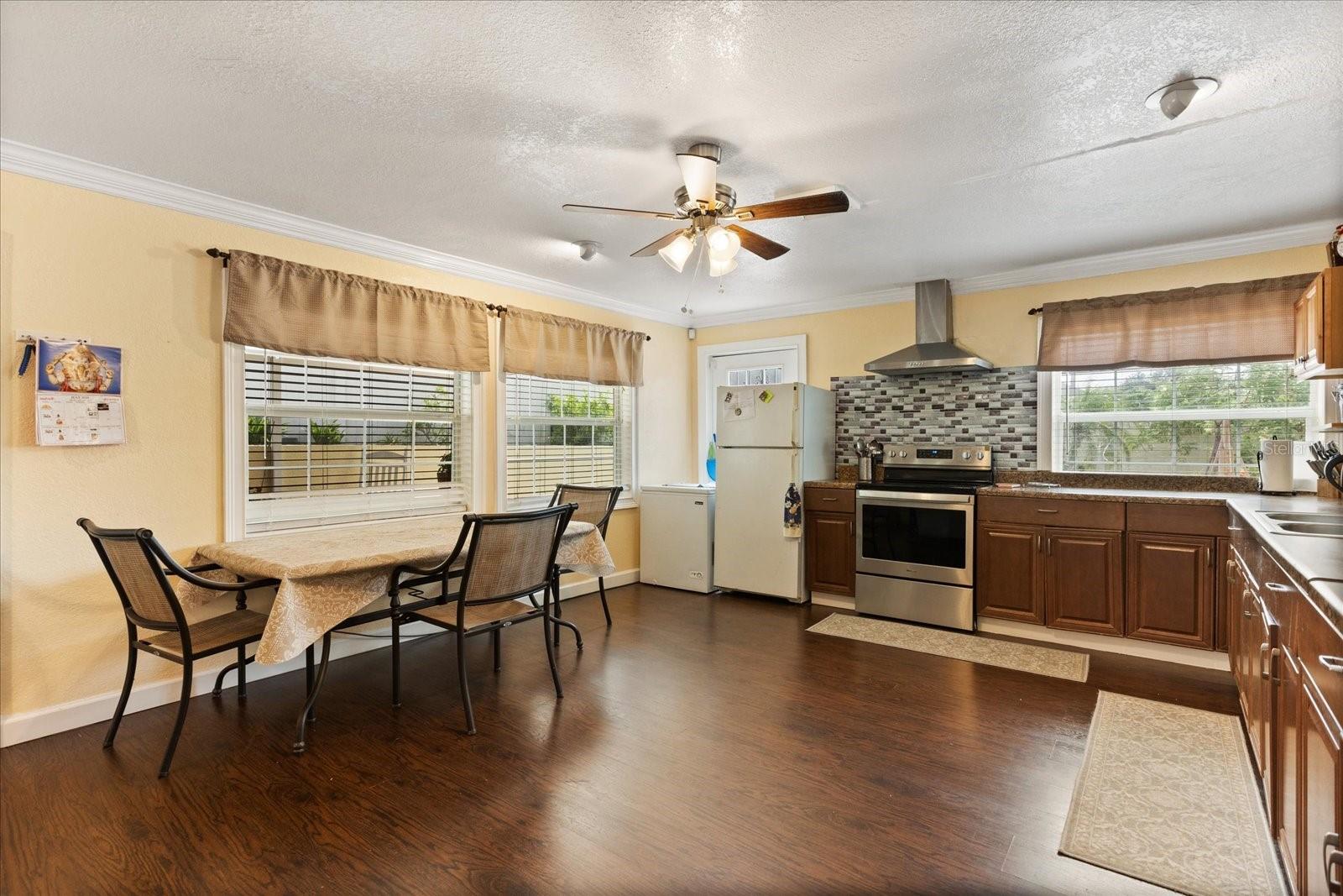 Image 7 of 26 For 7407 Country Run Parkway