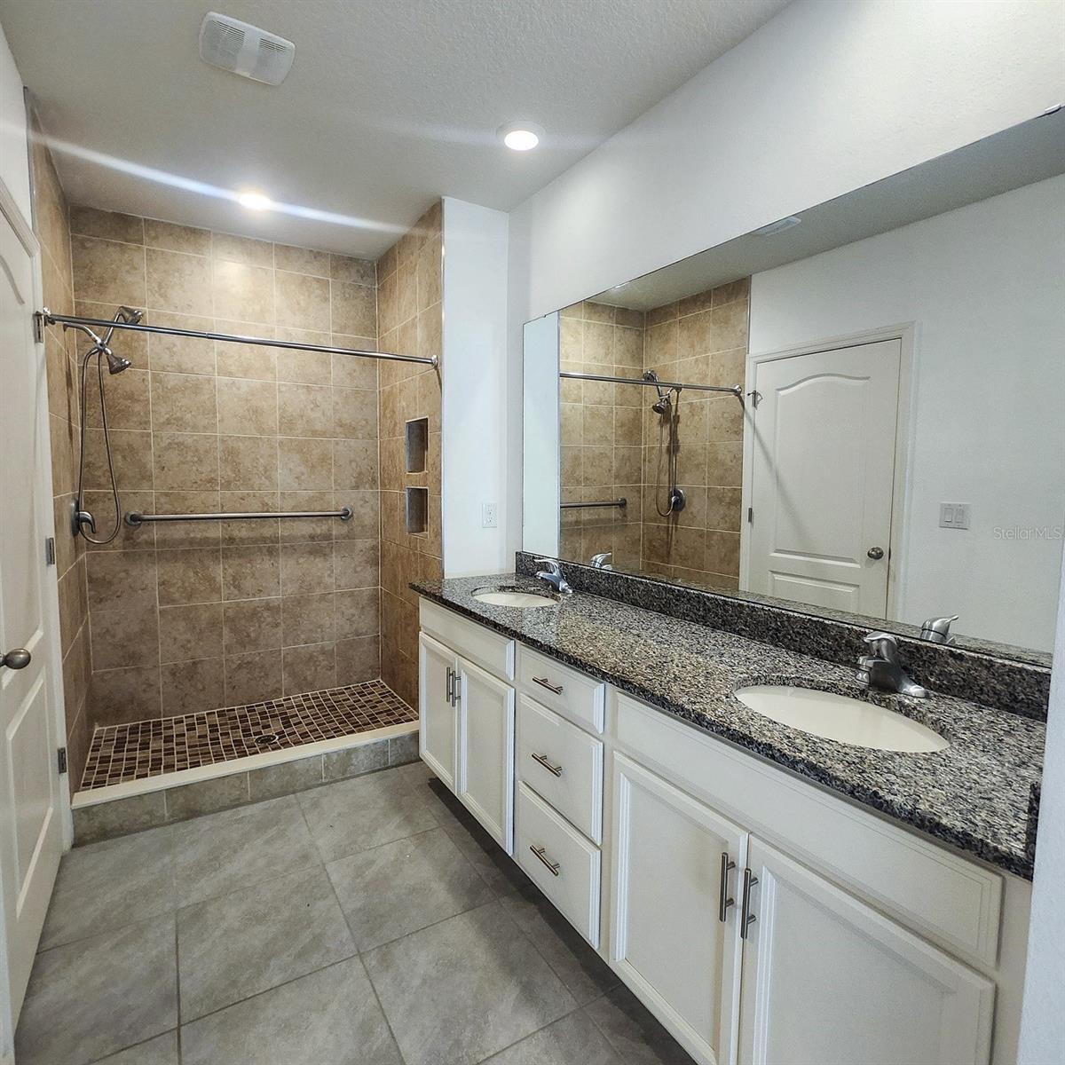 Image 15 of 22 For 864 Gunnison Drive