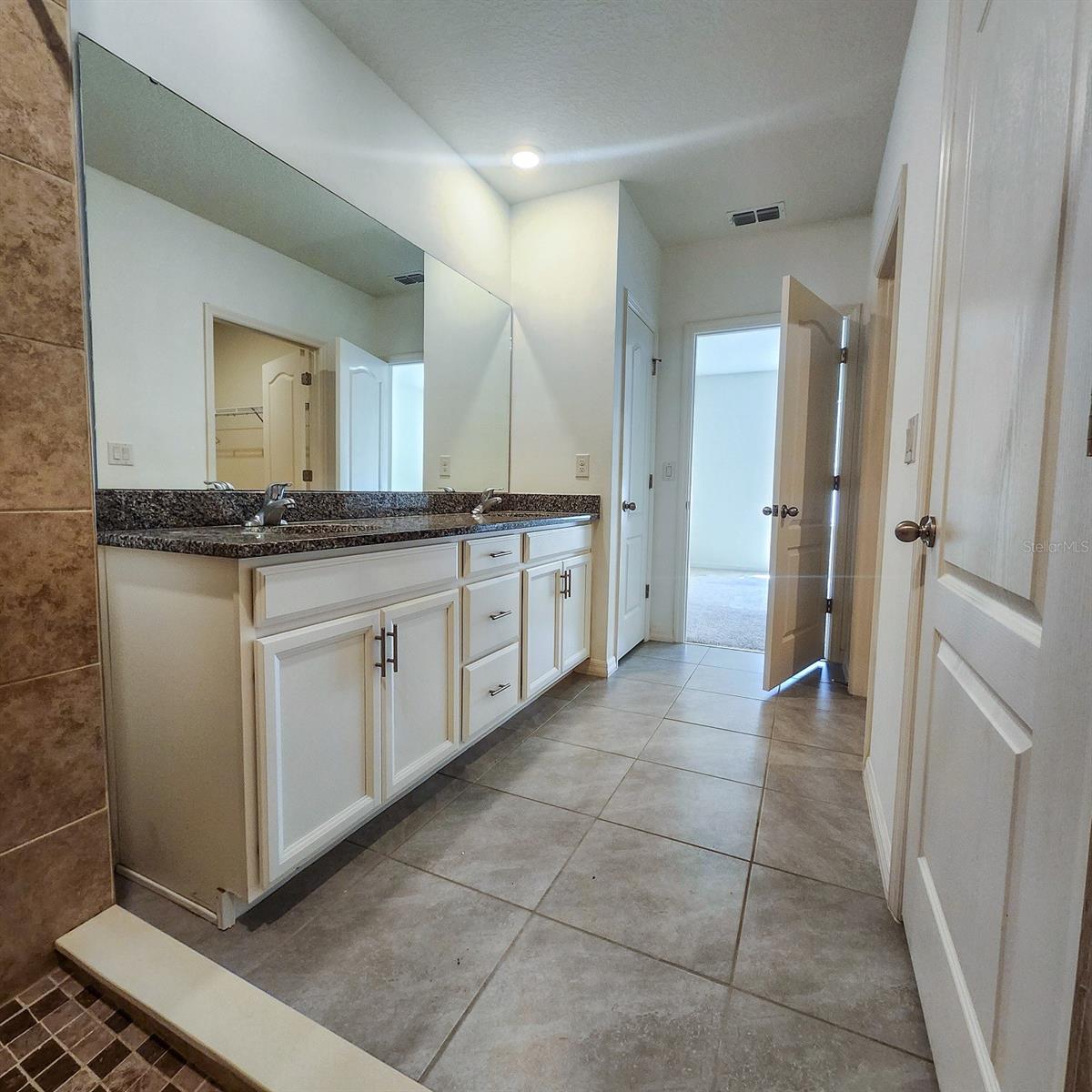 Image 16 of 22 For 864 Gunnison Drive