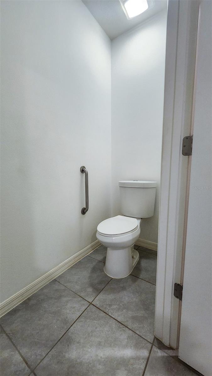 Image 17 of 22 For 864 Gunnison Drive