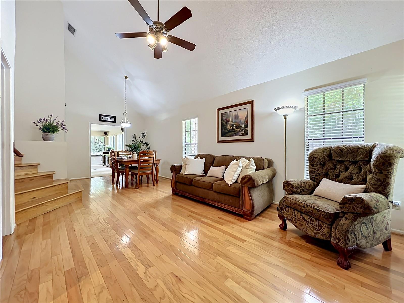 Image 4 of 97 For 944 Southridge Trail