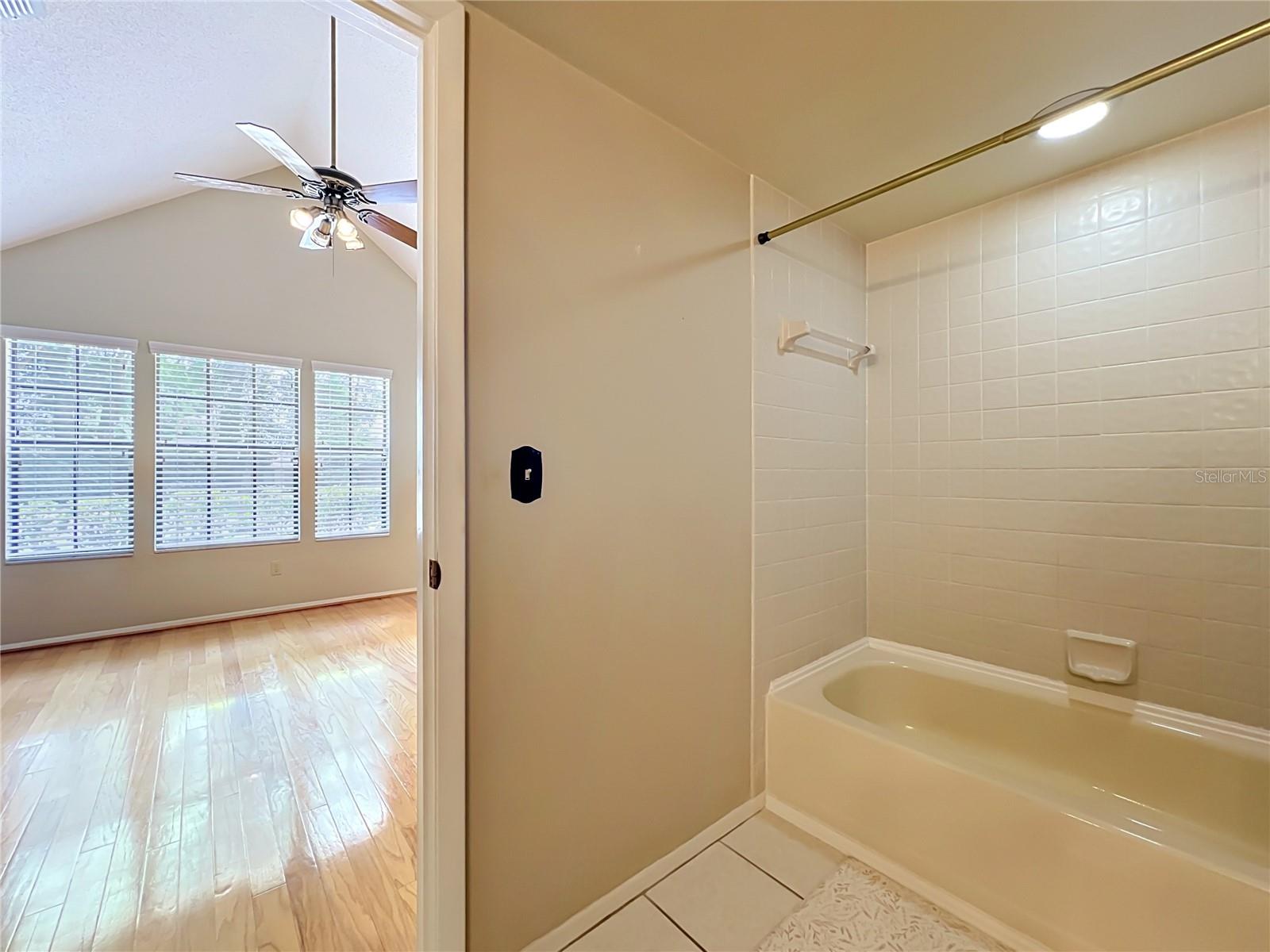 Image 45 of 97 For 944 Southridge Trail