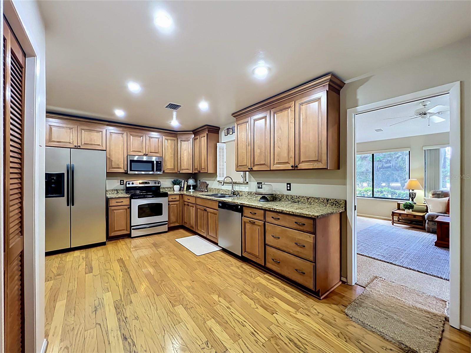 Image 6 of 97 For 944 Southridge Trail