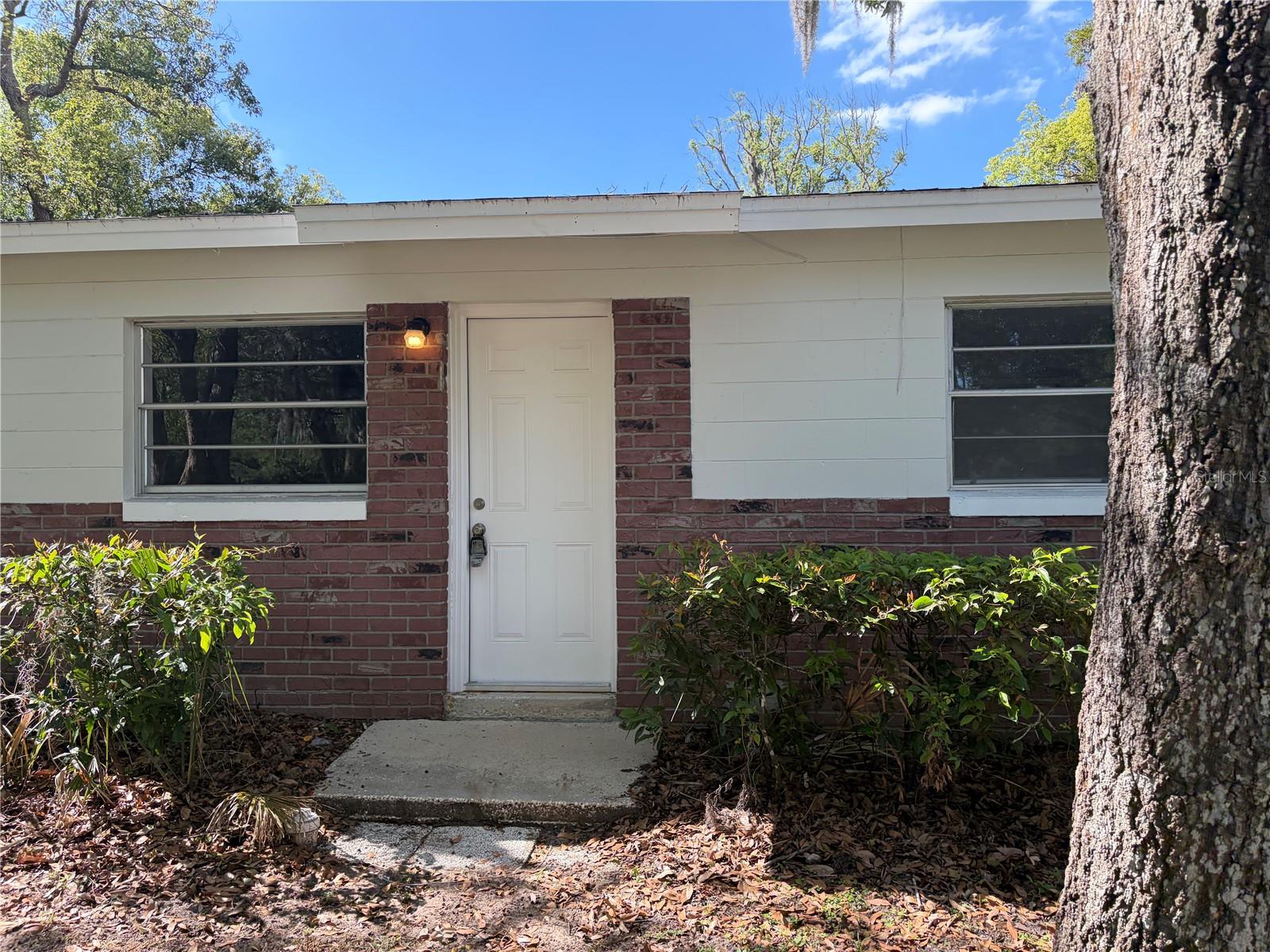 Image 11 of 32 For 190 Ventris Avenue