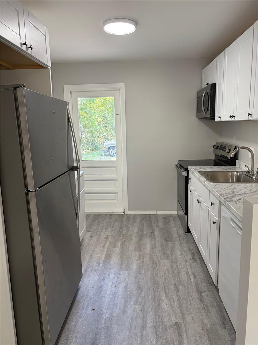 Image 12 of 32 For 190 Ventris Avenue