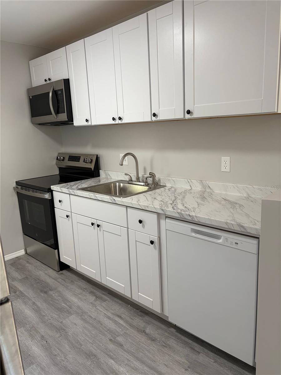 Image 13 of 32 For 190 Ventris Avenue