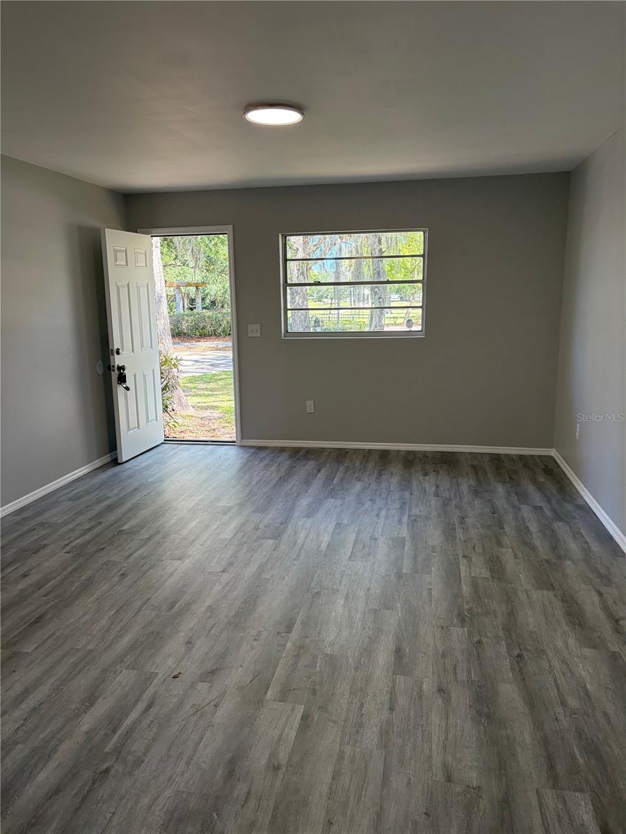Image 16 of 32 For 190 Ventris Avenue